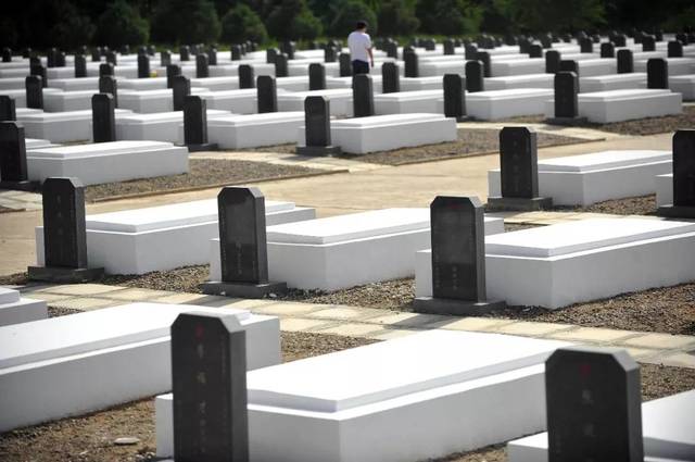 東風(fēng)革命烈士陵園 東風(fēng)革命烈士陵園