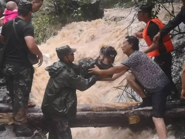 搶險(xiǎn)抗洪 搶險(xiǎn)抗洪