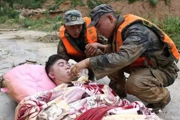 搶險(xiǎn)救災(zāi) 搶險(xiǎn)救災(zāi)