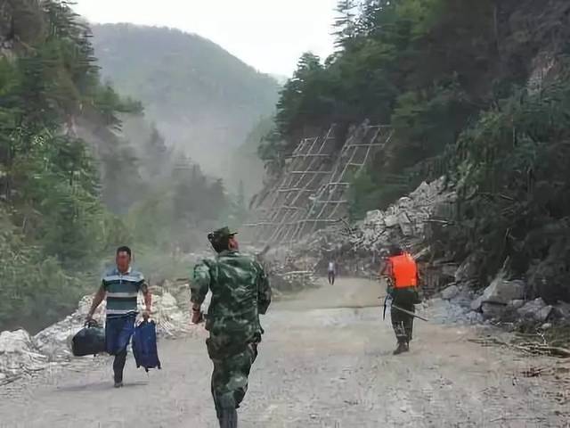 搶險(xiǎn)救災(zāi) 搶險(xiǎn)救災(zāi)